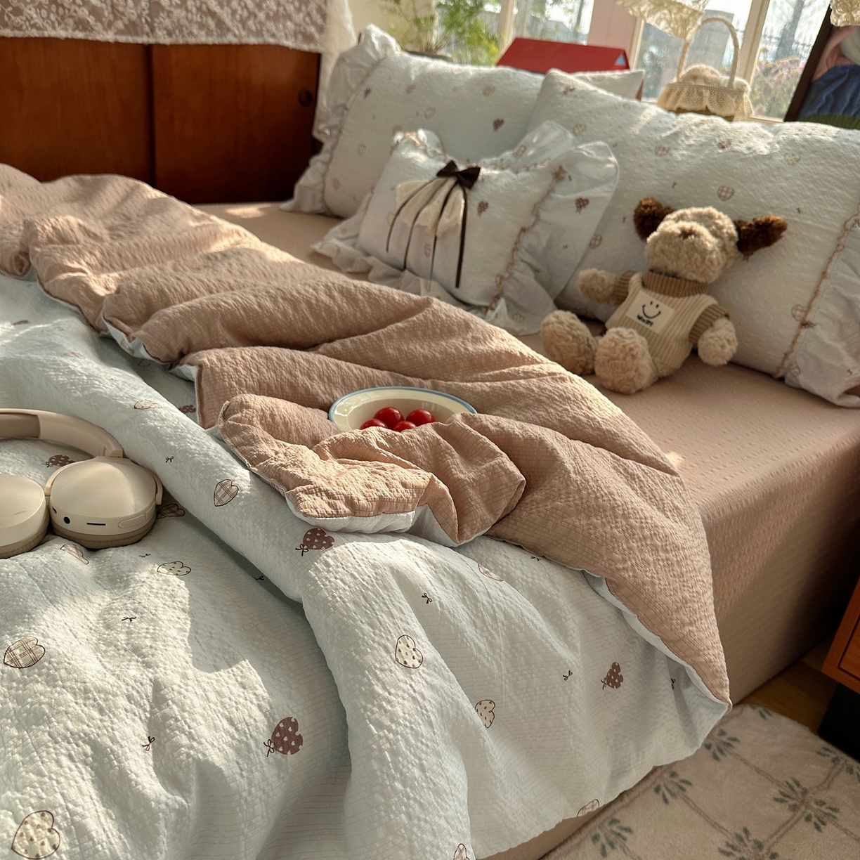 91家纺网 家纺一手货源 找家纺 栩裕纺织 2026新款提花泡芙棉立体花边简约韩系夏被-夏被三件套四件套 软咖漫眠
