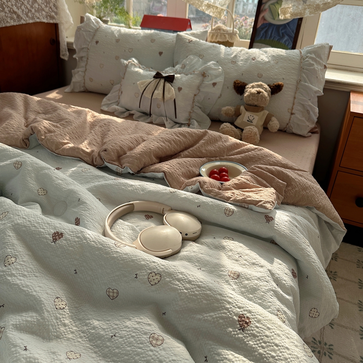 91家纺网 家纺一手货源 找家纺 栩裕纺织 2026新款提花泡芙棉立体花边简约韩系夏被-夏被三件套四件套 软咖漫眠