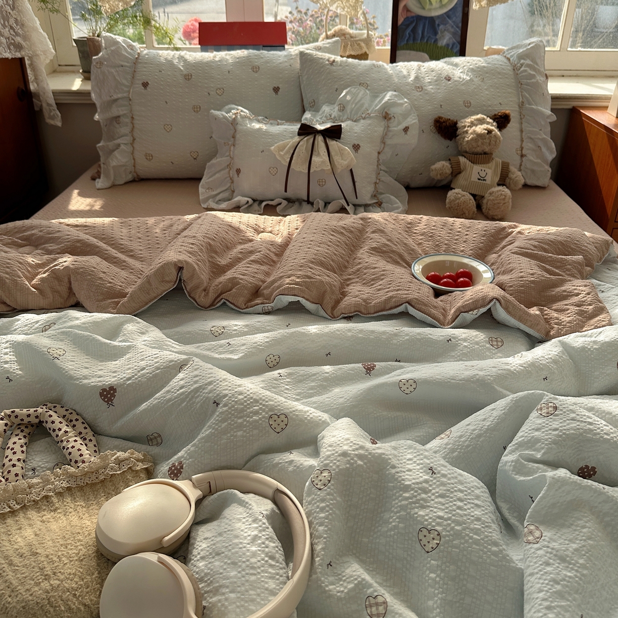 91家纺网 家纺一手货源 找家纺 栩裕纺织 2026新款提花泡芙棉立体花边简约韩系夏被-夏被三件套四件套 软咖漫眠