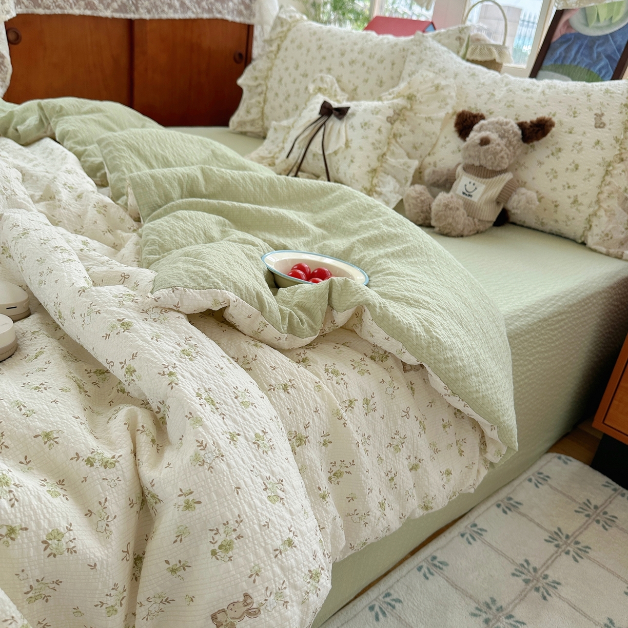 91家纺网 家纺一手货源 找家纺 栩裕纺织 2026新款提花泡芙棉立体花边简约韩系夏被-夏被三件套四件套 奶绿小苍兰
