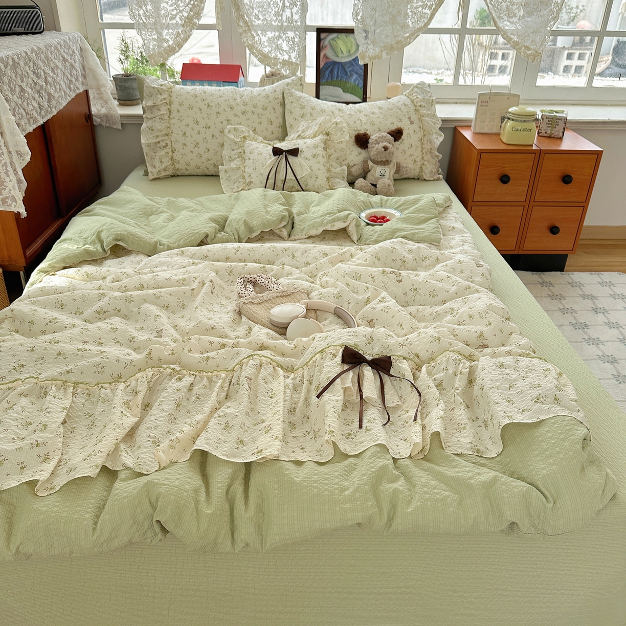 91家纺网 家纺一手货源 找家纺 栩裕纺织 2026新款提花泡芙棉立体花边简约韩系夏被-夏被三件套四件套 奶绿小苍兰