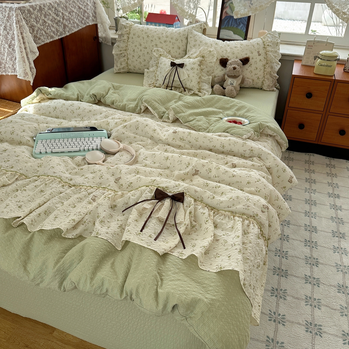 91家纺网 家纺一手货源 找家纺 栩裕纺织 2026新款提花泡芙棉立体花边简约韩系夏被-夏被三件套四件套 奶绿小苍兰