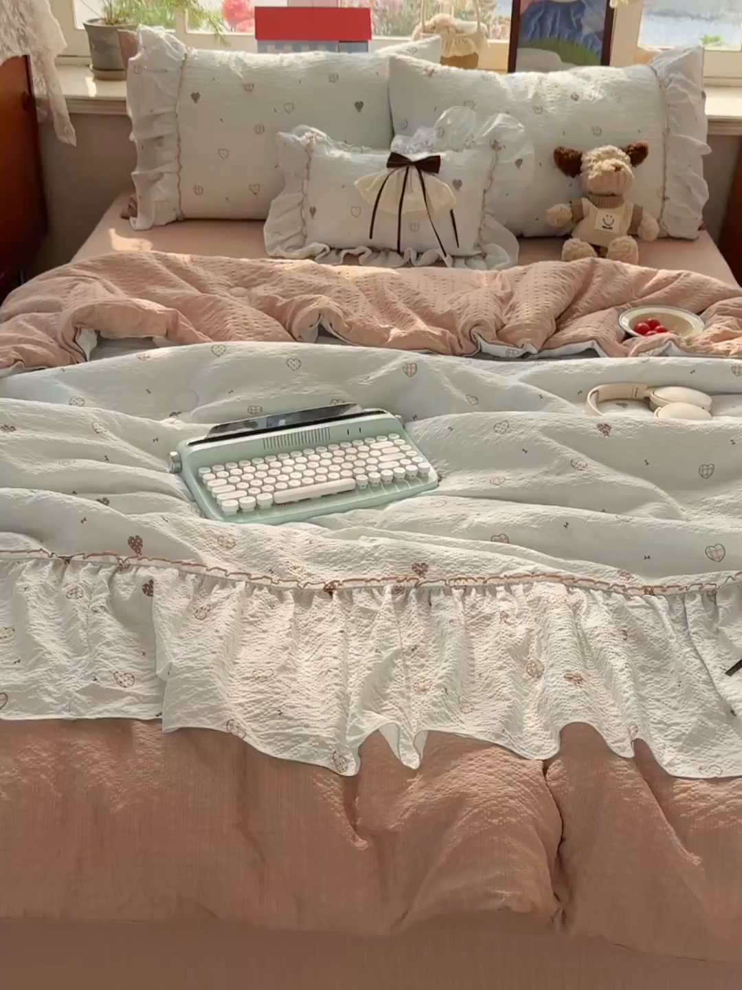 91家纺网 家纺一手货源 找家纺 栩裕纺织 2026新款提花泡芙棉立体花边简约韩系夏被-夏被三件套四件套 软咖漫眠