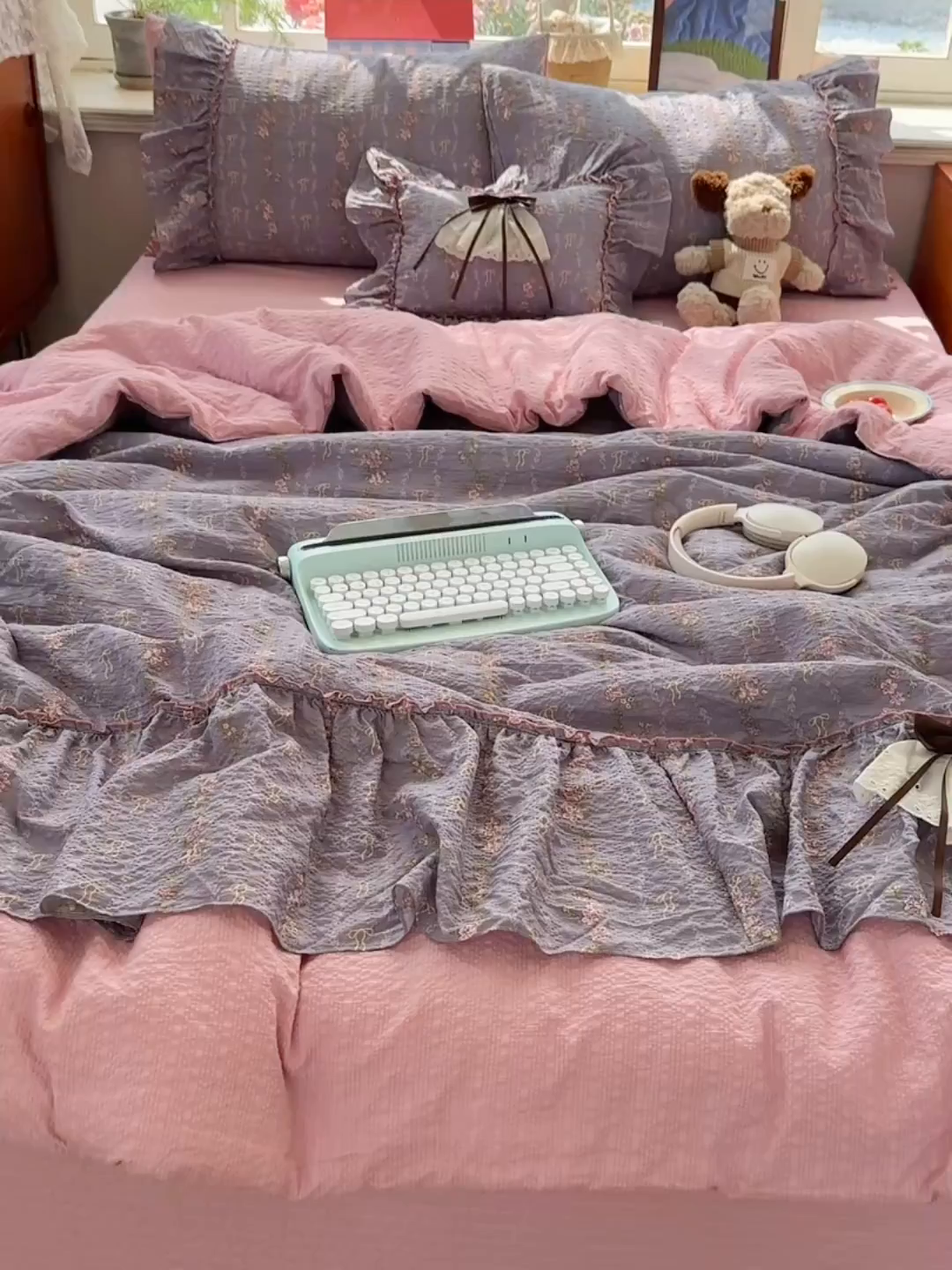 91家纺网 家纺一手货源 找家纺 栩裕纺织 2026新款提花泡芙棉立体花边简约韩系夏被-夏被三件套四件套 烟粉紫韵
