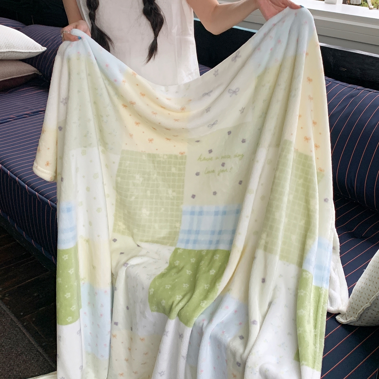 91家纺网 家纺一手货源 找家纺 桃喜 2026新款330g双面印花牛奶绒毛毯毯子 绿格拼布碎花