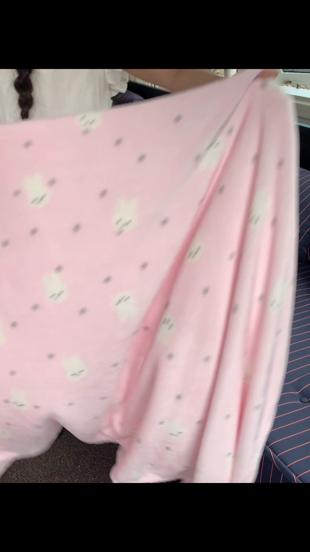 91家纺网 家纺一手货源 找家纺 桃喜 2026新款330g双面印花牛奶绒毛毯毯子 粉色星星兔