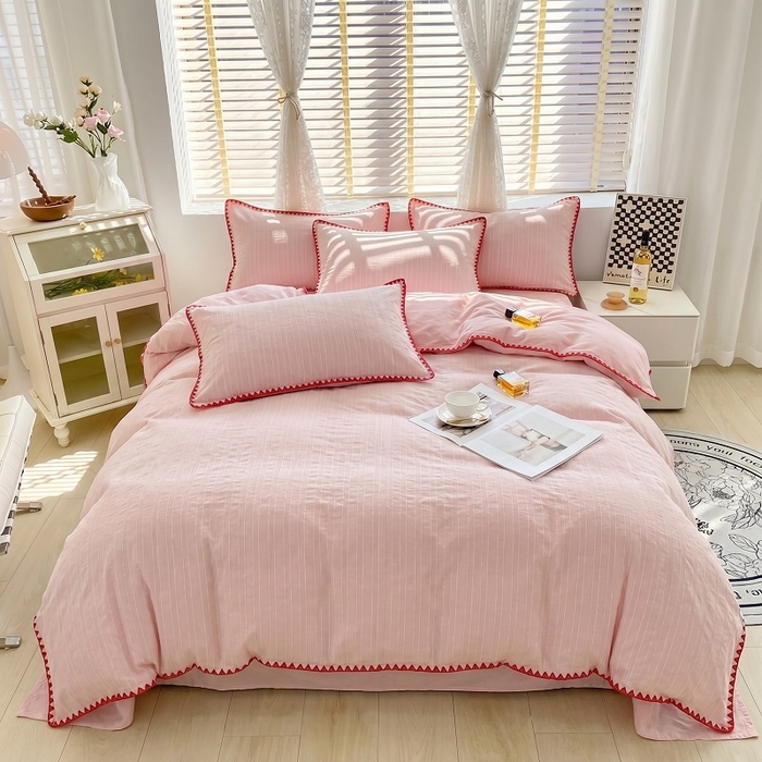 91家纺网 家纺一手货源 找家纺 韩秀家纺 2026新款阳离子贝壳绣四件套亚麻风双层纱色织提花四件套 可可樱花粉