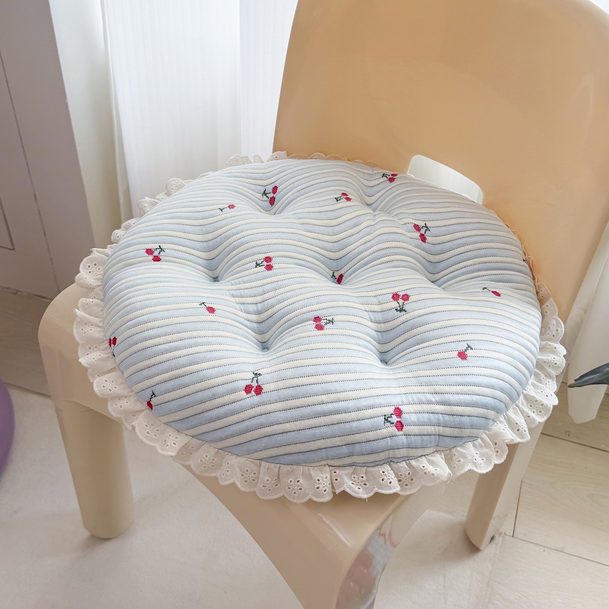 91家纺网 家纺一手货源 找家纺 座享家 2026新款凉感两用云朵蒲团 蓝条樱桃