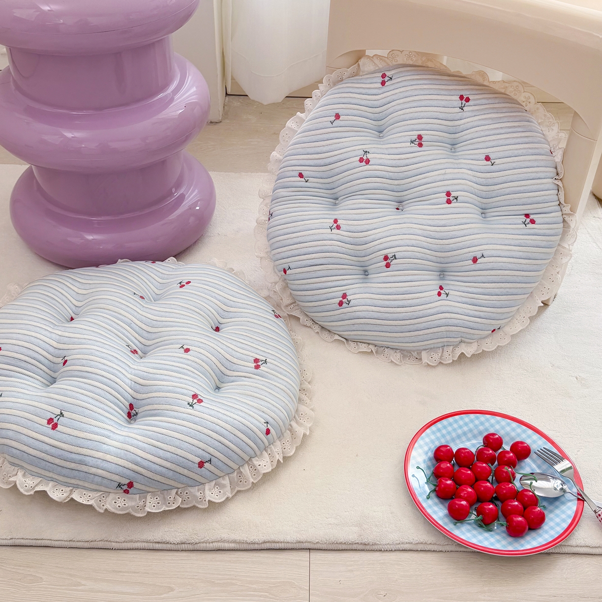 91家纺网 家纺一手货源 找家纺 座享家 2026新款凉感两用云朵蒲团 蓝条樱桃