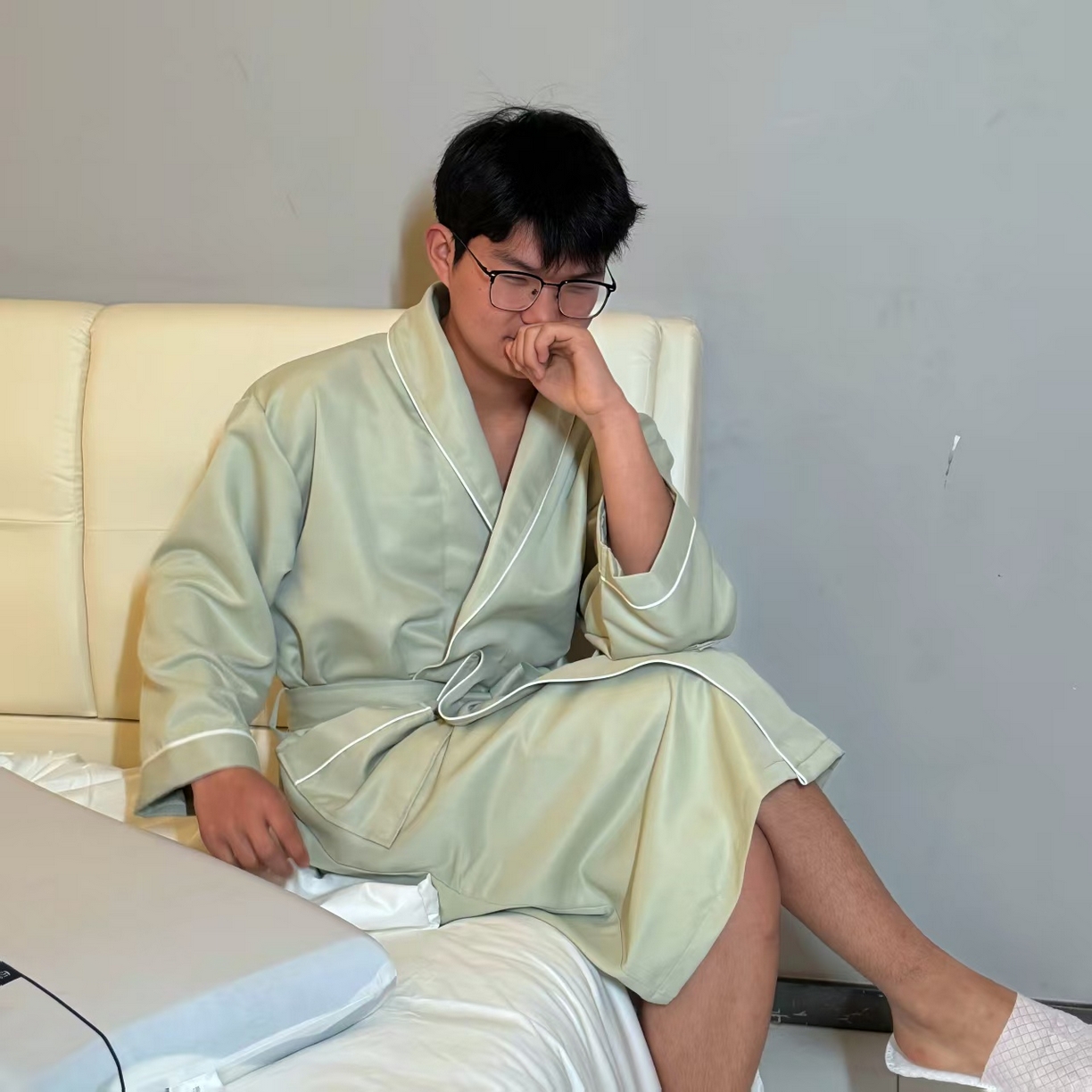 91家纺网 家纺一手货源 找家纺 （总）安力森/诚臻酒店用品 2026新款简约纯色亲肤丝滑浴袍