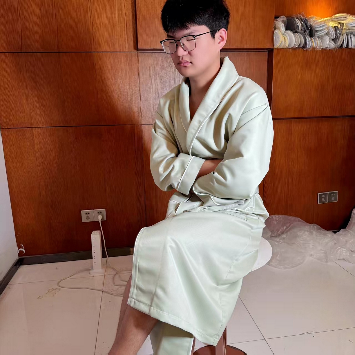 91家纺网 家纺一手货源 找家纺 （总）安力森/诚臻酒店用品 2026新款简约纯色亲肤丝滑浴袍