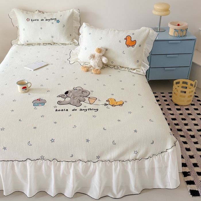 91家纺网 家纺一手货源 找家纺 吾欢心 2026新款卡通绣花高克重乙纶PE凉席席子三件套床裙款 考拉的梦