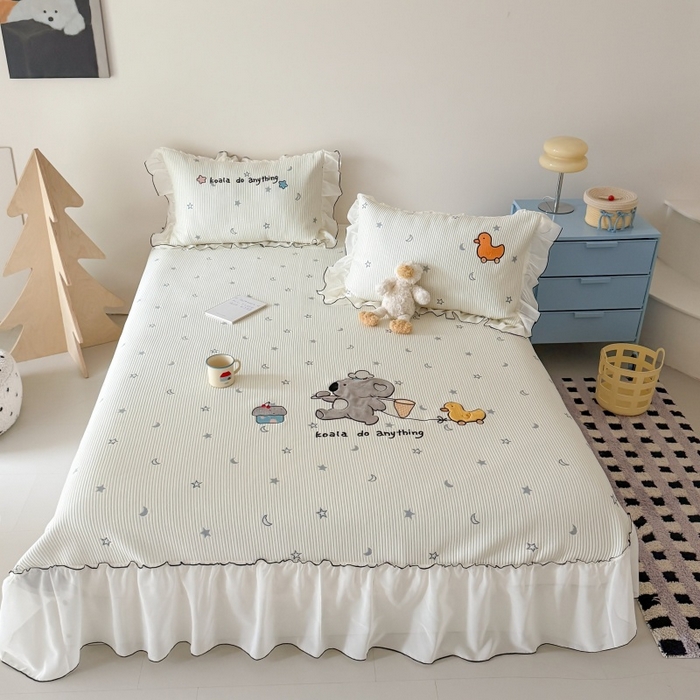 91家纺网 家纺一手货源 找家纺 吾欢心 2026新款卡通绣花高克重乙纶PE凉席席子三件套床裙款 考拉的梦