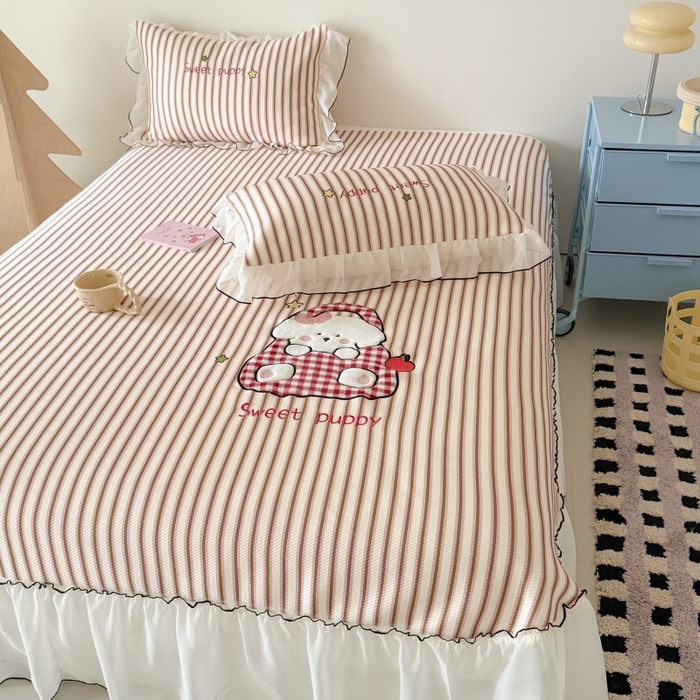 91家纺网 家纺一手货源 找家纺 吾欢心 2026新款卡通绣花高克重乙纶PE凉席席子三件套床裙款 口袋小狗