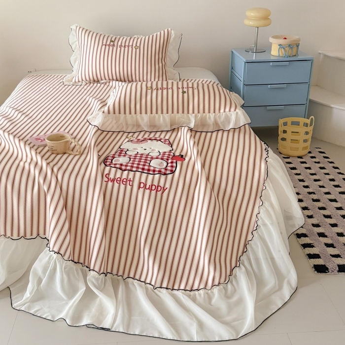 91家纺网 家纺一手货源 找家纺 吾欢心 2026新款卡通绣花高克重乙纶PE凉席席子三件套床裙款 口袋小狗