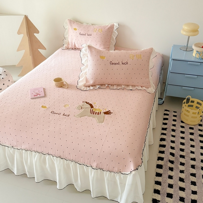 吾欢心 2026新款卡通绣花高克重乙纶PE凉席席子三件套床裙款 马上发财