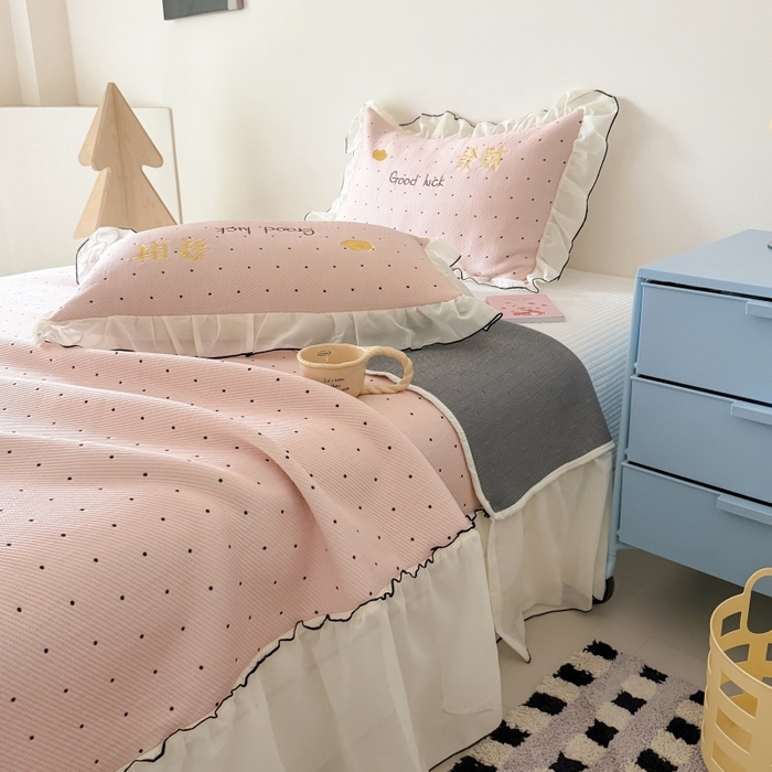 91家纺网 家纺一手货源 找家纺 吾欢心 2026新款卡通绣花高克重乙纶PE凉席席子三件套床裙款 马上发财