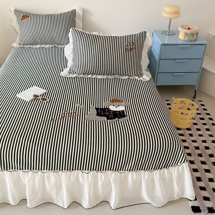 91家纺网 家纺一手货源 找家纺 吾欢心 2026新款卡通绣花高克重乙纶PE凉席席子三件套床裙款 绅士小狗