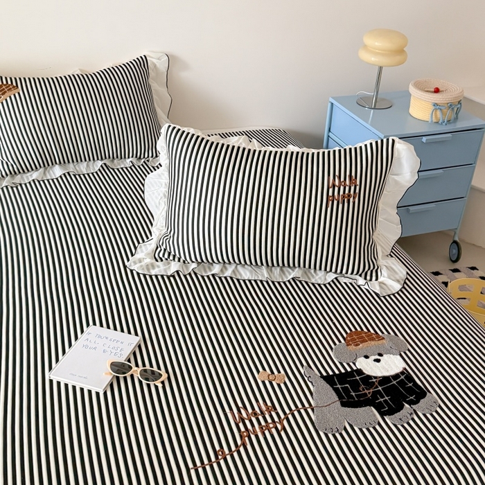 91家纺网 家纺一手货源 找家纺 吾欢心 2026新款卡通绣花高克重乙纶PE凉席席子三件套床裙款 绅士小狗