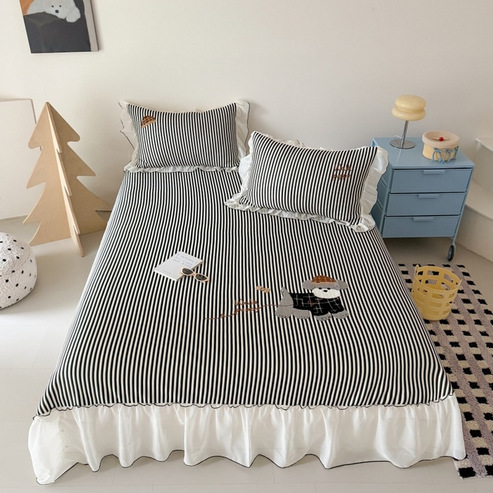 91家纺网 家纺一手货源 找家纺 吾欢心 2026新款卡通绣花高克重乙纶PE凉席席子三件套床裙款 绅士小狗