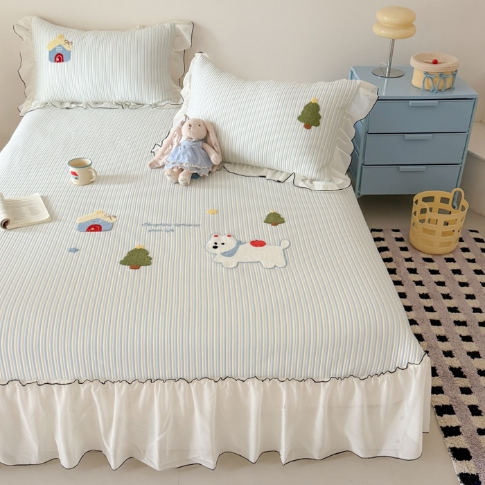 91家纺网 家纺一手货源 找家纺 吾欢心 2026新款卡通绣花高克重乙纶PE凉席席子三件套床裙款 童趣时光