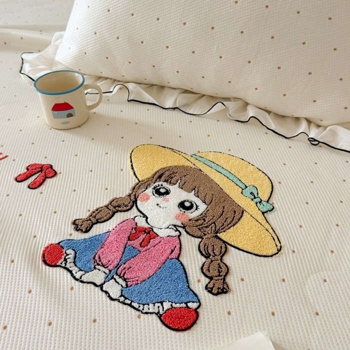 91家纺网 家纺一手货源 找家纺 吾欢心 2026新款卡通绣花高克重乙纶PE凉席席子三件套床裙款 小萝莉