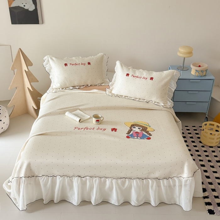 91家纺网 家纺一手货源 找家纺 吾欢心 2026新款卡通绣花高克重乙纶PE凉席席子三件套床裙款 小萝莉