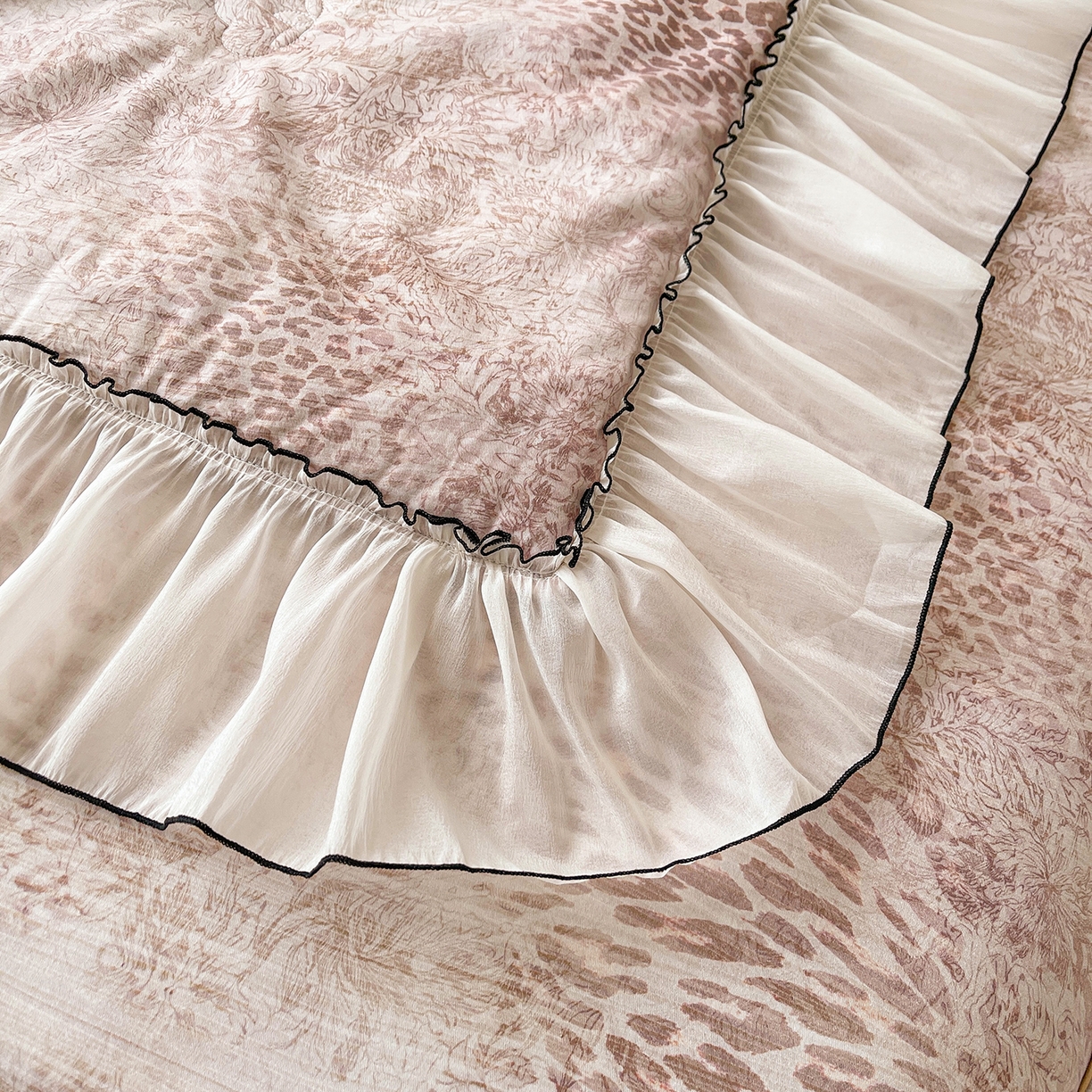 91家纺网 家纺一手货源 找家纺 宜凡家纺 2026新款全棉数码印花夏被床裙四件套④号系列 克里斯