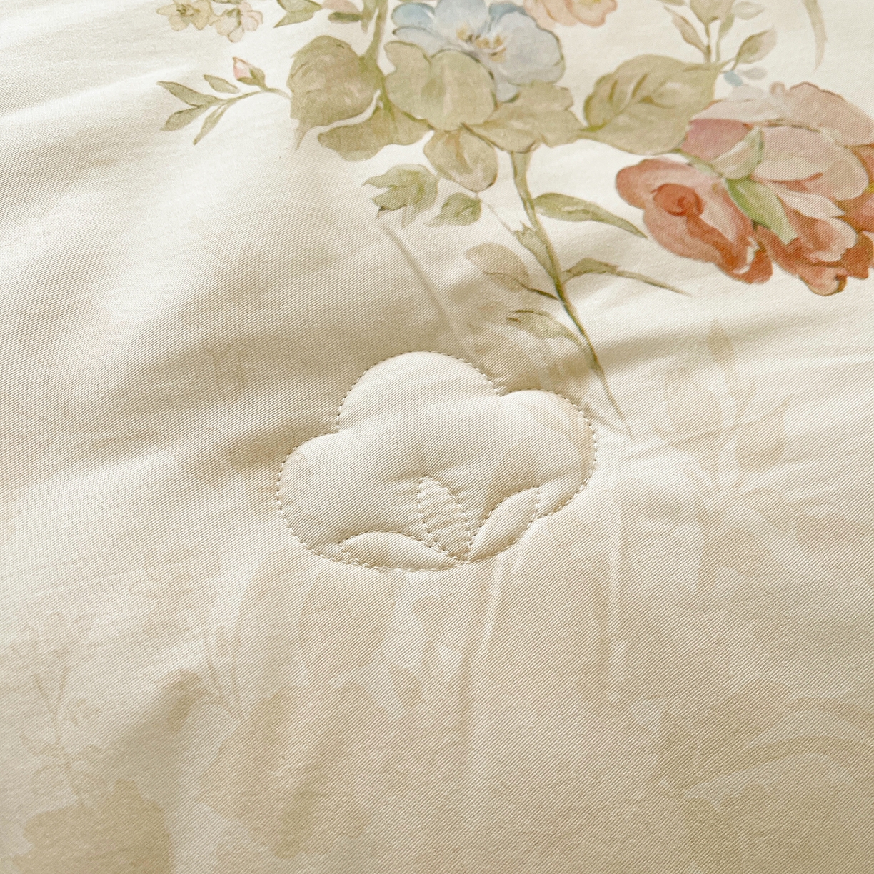 91家纺网 家纺一手货源 找家纺 宜凡家纺 2026新款全棉数码印花夏被床裙四件套④号系列 轻悠花梦