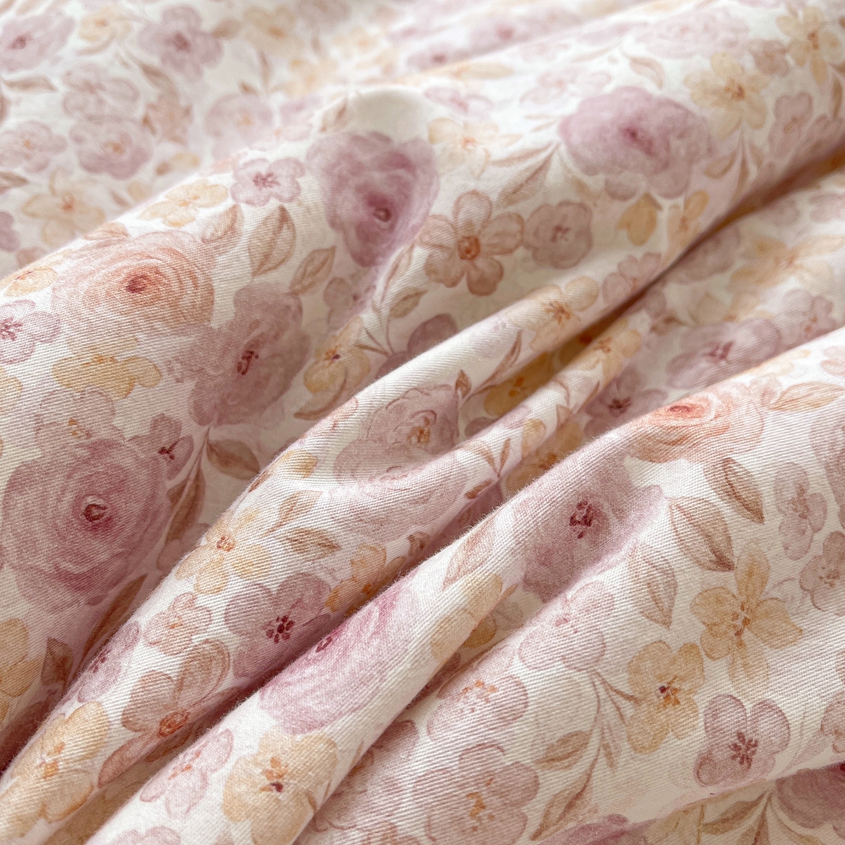 91家纺网 家纺一手货源 找家纺 宜凡家纺 2026新款全棉数码印花夏被床裙四件套④号系列 醒春集