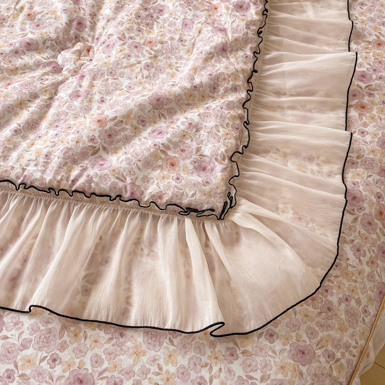 91家纺网 家纺一手货源 找家纺 宜凡家纺 2026新款全棉数码印花夏被床裙四件套④号系列 醒春集