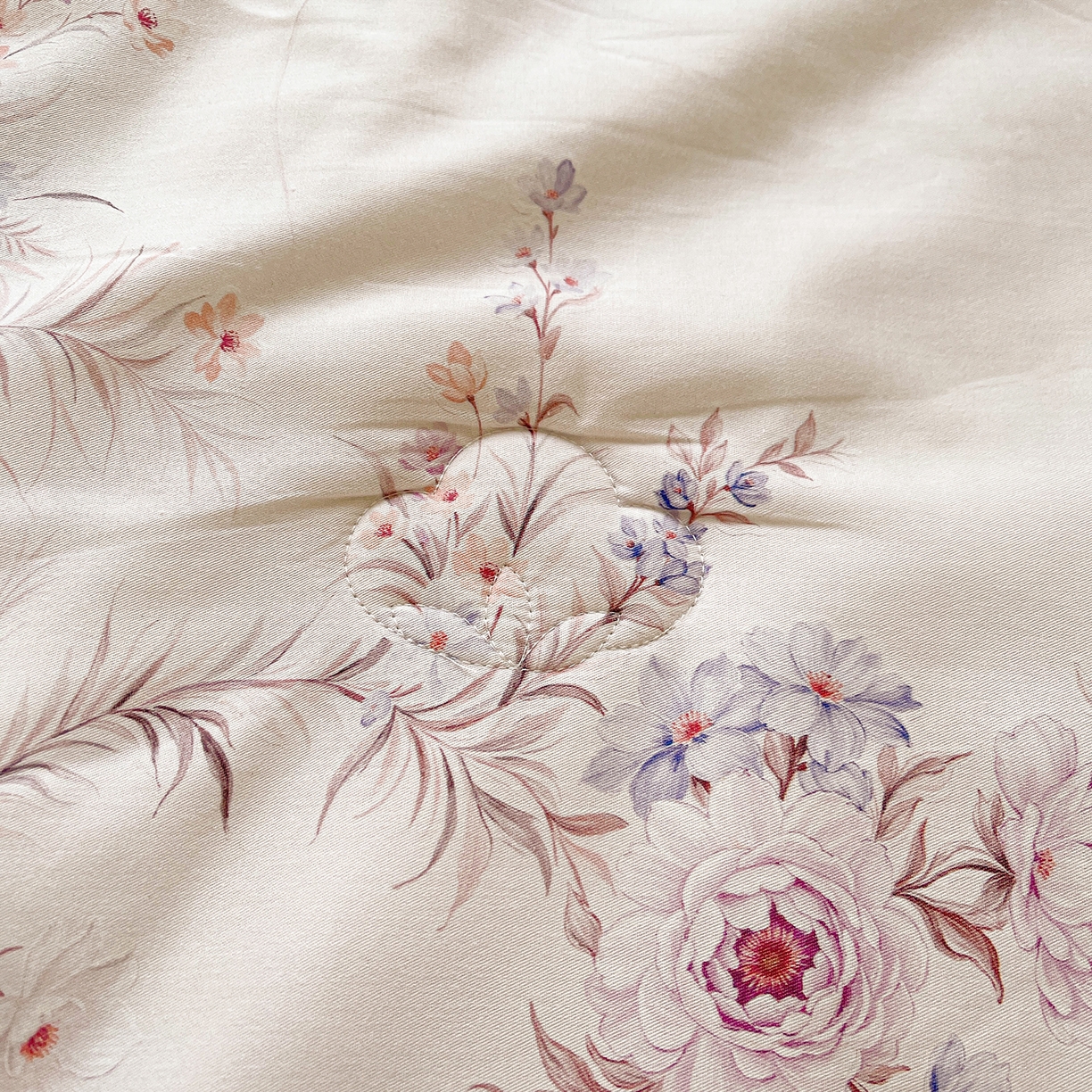 91家纺网 家纺一手货源 找家纺 宜凡家纺 2026新款全棉数码印花夏被床裙四件套④号系列 悦色