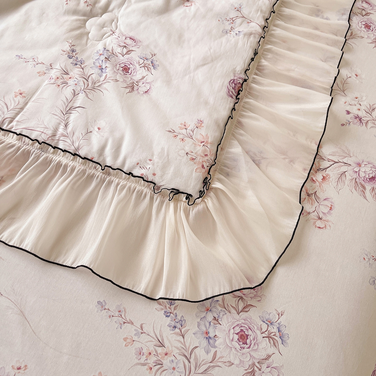 91家纺网 家纺一手货源 找家纺 宜凡家纺 2026新款全棉数码印花夏被床裙四件套④号系列 悦色