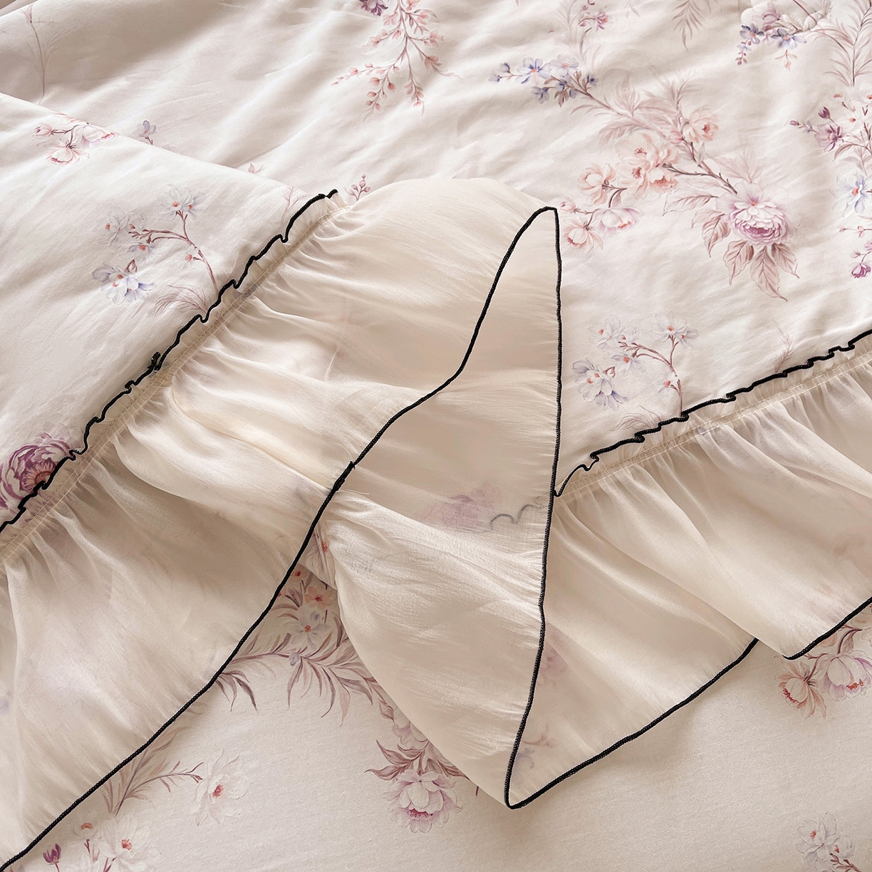 91家纺网 家纺一手货源 找家纺 宜凡家纺 2026新款全棉数码印花夏被床裙四件套④号系列 悦色