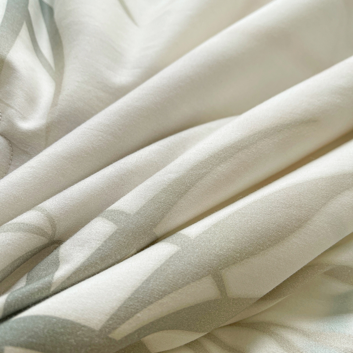 91家纺网 家纺一手货源 找家纺 宜凡家纺 2026新款全棉数码印花夏被床裙四件套④号系列 竹影 绿