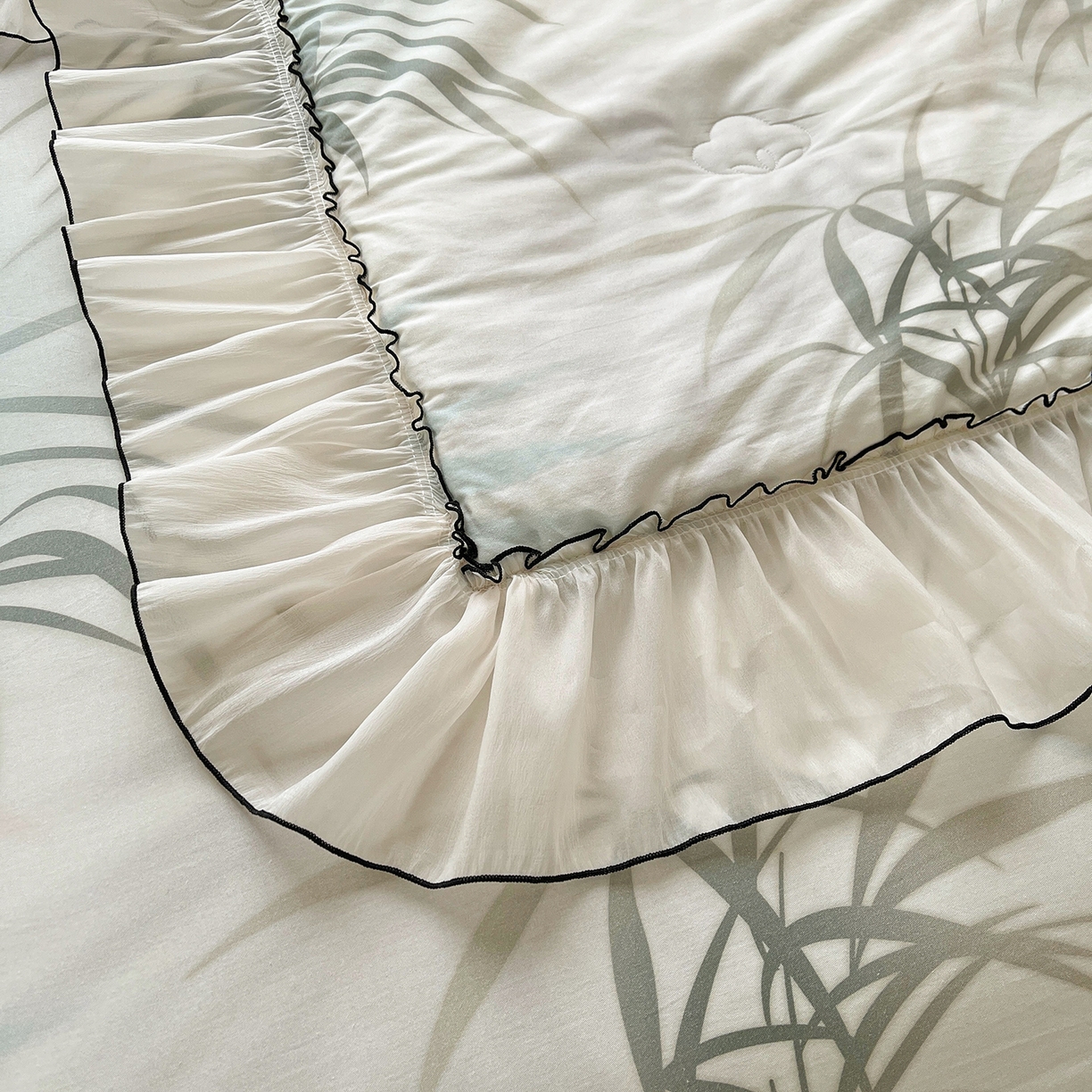 91家纺网 家纺一手货源 找家纺 宜凡家纺 2026新款全棉数码印花夏被床裙四件套④号系列 竹影 绿