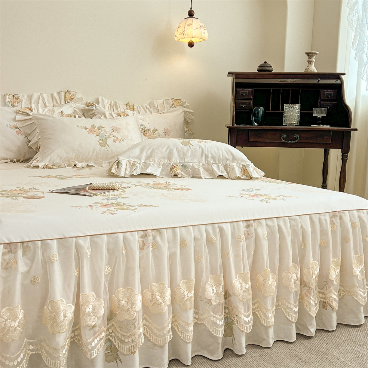 91家纺网 家纺一手货源 找家纺 宜凡家纺 2026新款全棉数码印花单床裙三件套④号系列 轻悠花梦