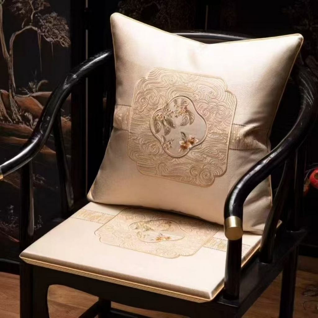 91家纺网 家纺一手货源 找家纺 （总）多米家居 2026新款高精密绣花定制红木坐垫、抱枕、桌旗，海绵，乳胶（定制尺寸联系商家）