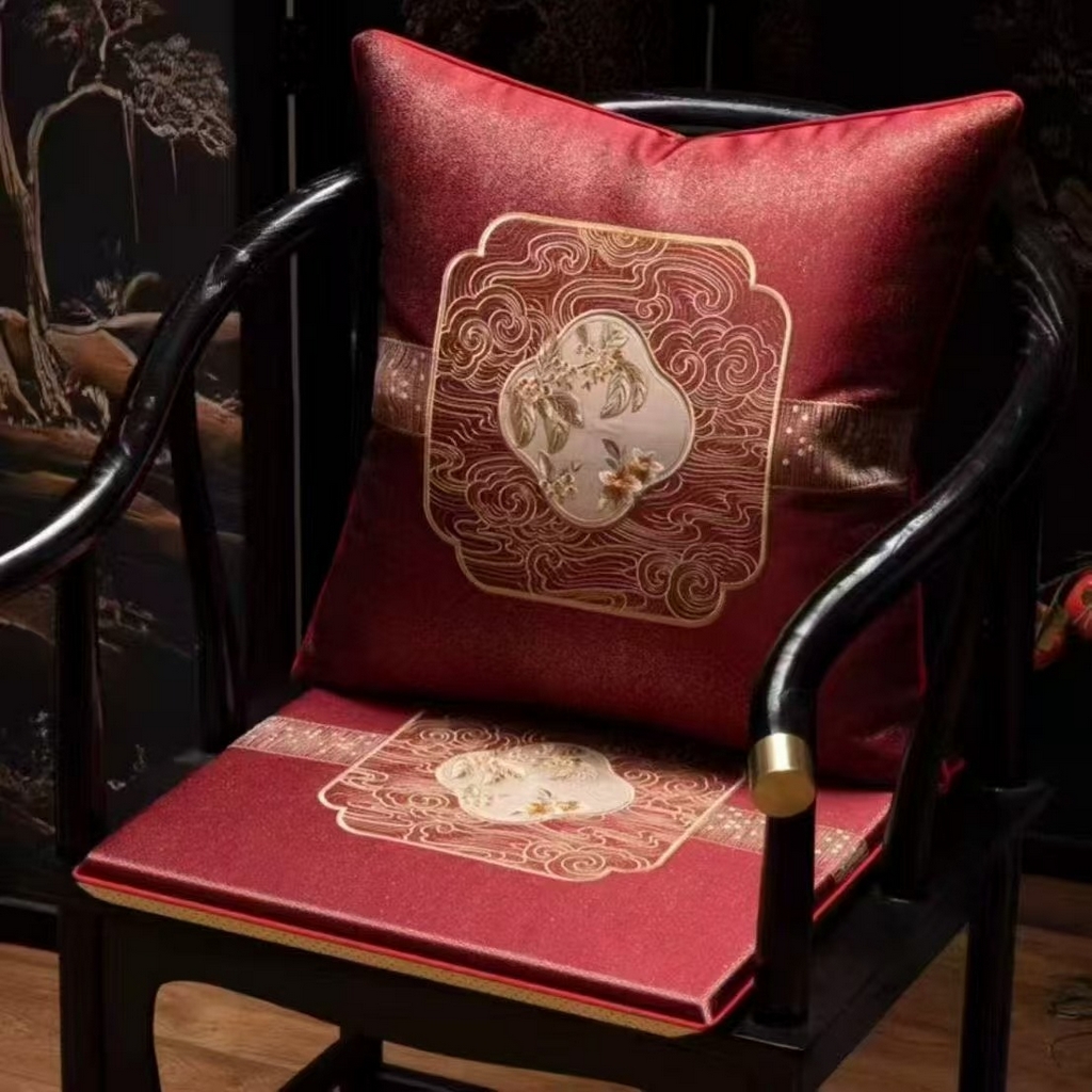 91家纺网 家纺一手货源 找家纺 （总）多米家居 2026新款高精密绣花定制红木坐垫、抱枕、桌旗，海绵，乳胶（定制尺寸联系商家）