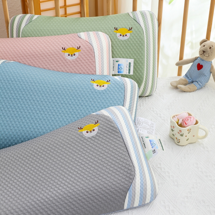 91家纺网 家纺一手货源 找家纺 （总）仁宇枕业 2026新款新品彩虹条鹿头婴儿幼儿童夏凉记忆枕头枕芯