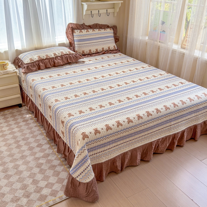 91家纺网 家纺一手货源 找家纺 仟网汇 2026新款密拷花边款法式泡芙纱夏被四件套夏被床盖四件套 焦糖小熊