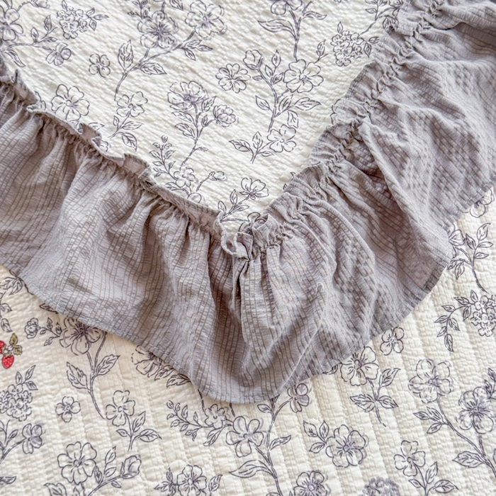 91家纺网 家纺一手货源 找家纺 仟网汇 2026新款密拷花边款法式泡芙纱夏被四件套夏被床盖四件套 灰调花园
