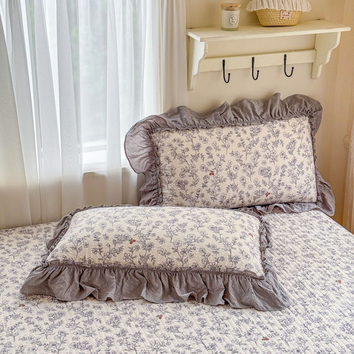 91家纺网 家纺一手货源 找家纺 仟网汇 2026新款密拷花边款法式泡芙纱夏被四件套夏被床盖四件套 灰调花园