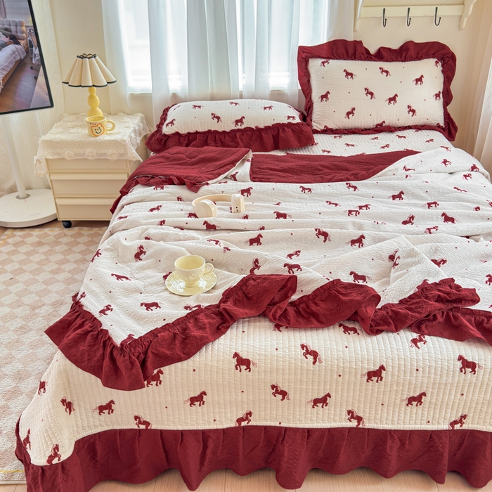 91家纺网 家纺一手货源 找家纺 仟网汇 2026新款密拷花边款法式泡芙纱夏被四件套夏被床盖四件套 马到成功