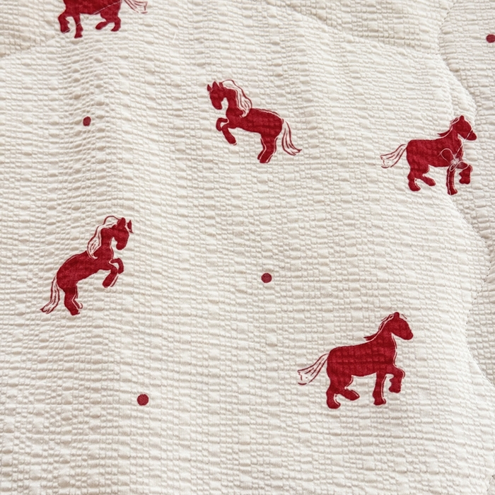 91家纺网 家纺一手货源 找家纺 仟网汇 2026新款密拷花边款法式泡芙纱夏被四件套夏被床盖四件套 马到成功