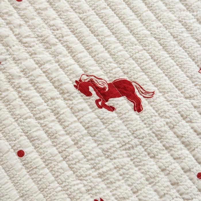 91家纺网 家纺一手货源 找家纺 仟网汇 2026新款密拷花边款法式泡芙纱夏被四件套夏被床盖四件套 马到成功