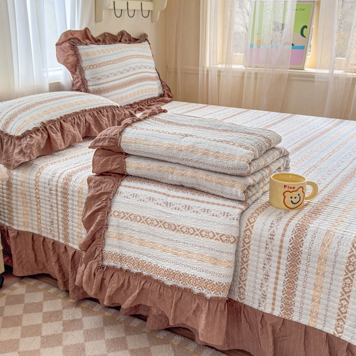 91家纺网 家纺一手货源 找家纺 仟网汇 2026新款密拷花边款法式泡芙纱夏被四件套夏被床盖四件套 波西米亚