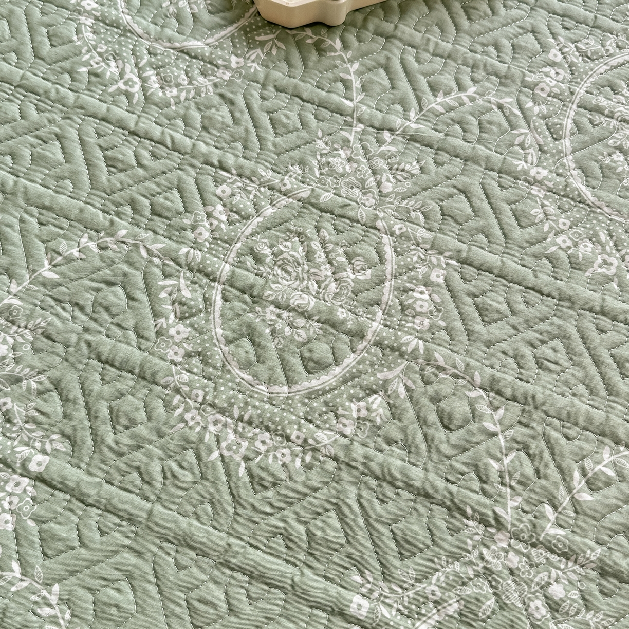 91家纺网 家纺一手货源 找家纺 （总）手艺人家纺 2026新款四季通用榻榻米纯棉床盖专用防滑夹棉绗缝床单坑盖炕罩垫子可机洗定制