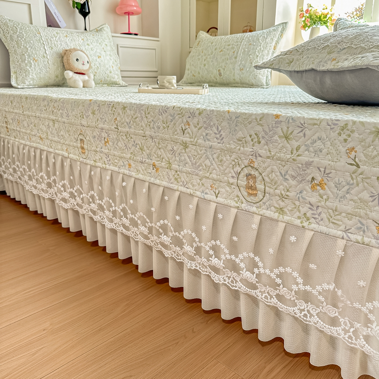 91家纺网 家纺一手货源 找家纺 手艺人家纺 2026新款四季通用榻榻米纯棉床盖专用防滑夹棉绗缝床单坑盖炕罩垫子可机洗定制 花彩童话