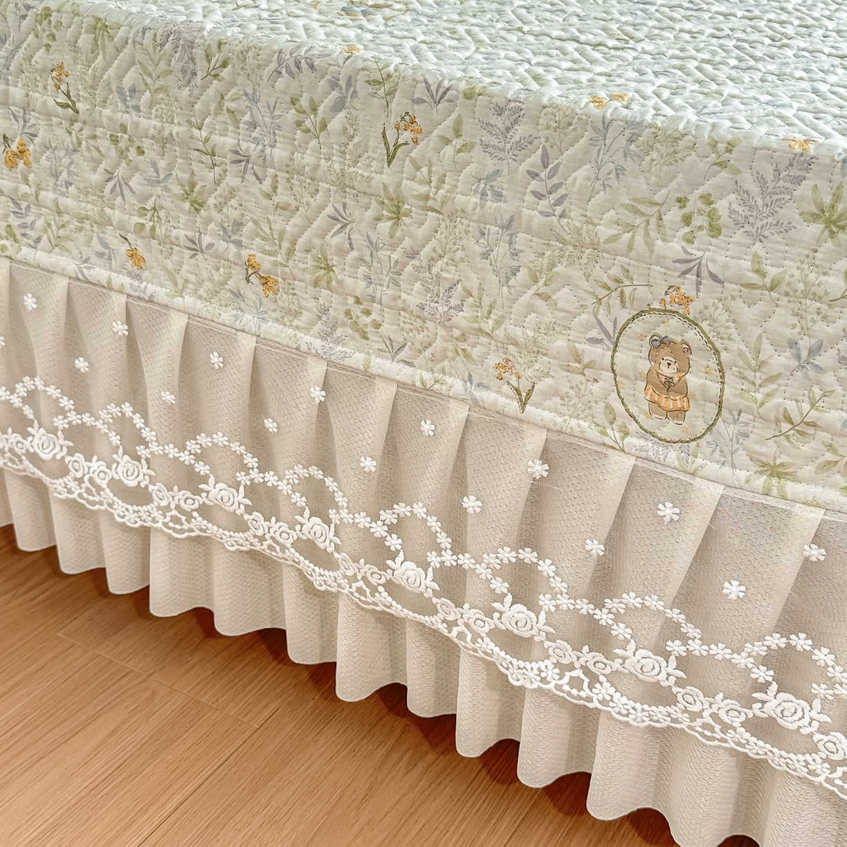 91家纺网 家纺一手货源 找家纺 手艺人家纺 2026新款四季通用榻榻米纯棉床盖专用防滑夹棉绗缝床单坑盖炕罩垫子可机洗定制 花彩童话